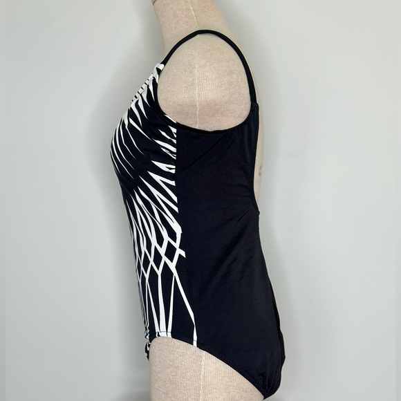 Miraclesuit Black and White Optical Illusion One Piece Swimsuit Size 14 - Picture 4 of 9
